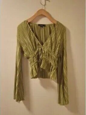 Olive green Pleated Tie-Front Long Sleeve Crop Top